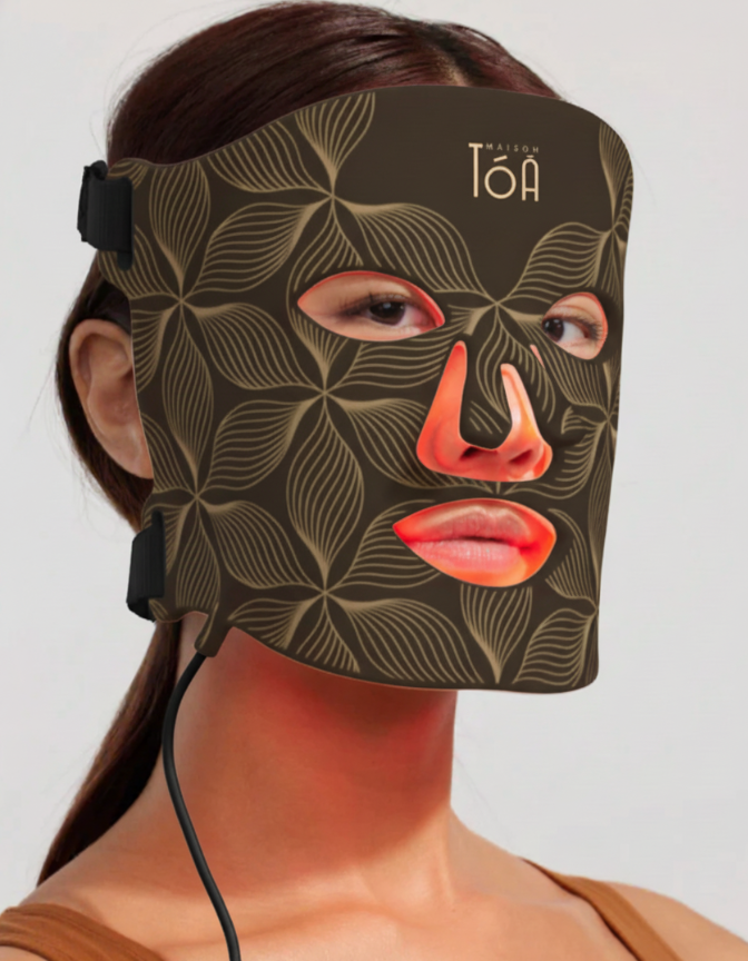 Masque LED Maison Tóā G15 porté sur le visage